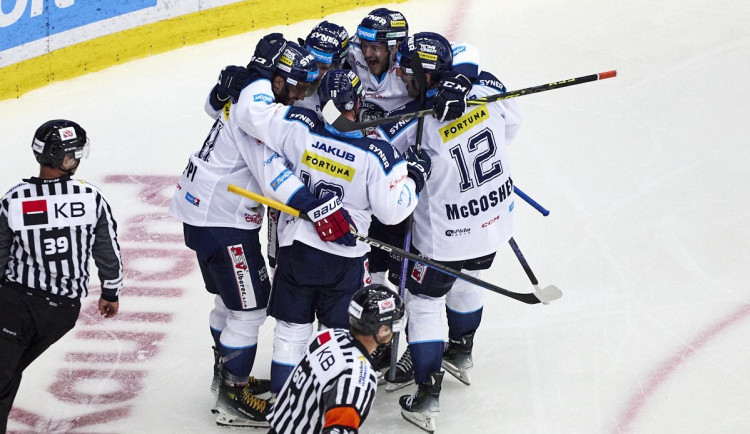 Tygři zdrtili Boleslav na jejím ledě 8:0! Najman má čtyři asistence
