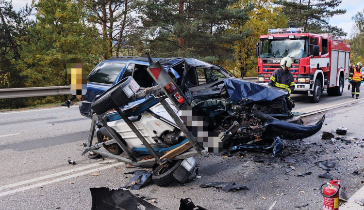 Hromadná nehoda u Boršova nad Vltavou v sobotu odpoledne zcela uzavřela hlavní tah na Krumlov