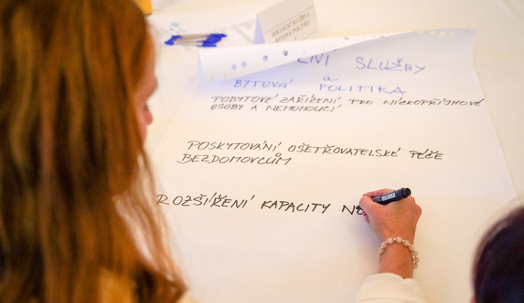 POLITICKÁ KORIDA: Veřejné forum jako hlas obyvatel města. Slyší ho radnice?