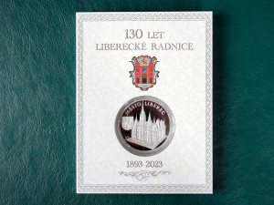 K výročí liberecké radnice vznikla limitovaná série stříbrných medailí