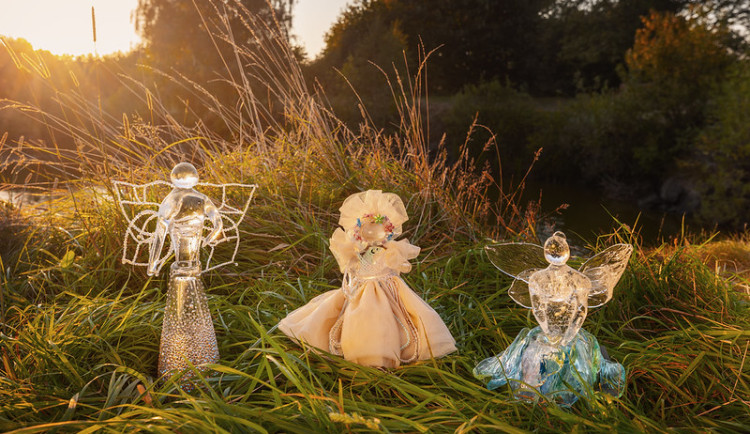 Panenky z českého křišťálu pro UNICEF vznikly v Preciose.