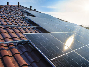 Liberec bude hledat firmu na dodávku solárních panelů za 42 milionů na deset budov