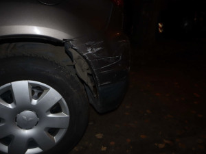 Řidička nabourala dvě zaparkovaná vozidla. Nadýchala přes tři promile