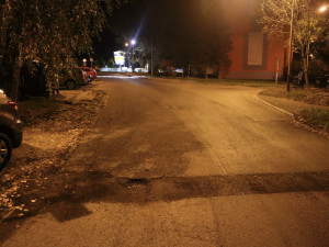 Řidička nabourala dvě zaparkovaná vozidla. Nadýchala přes tři promile