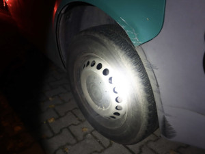 Řidička nabourala dvě zaparkovaná vozidla. Nadýchala přes tři promile