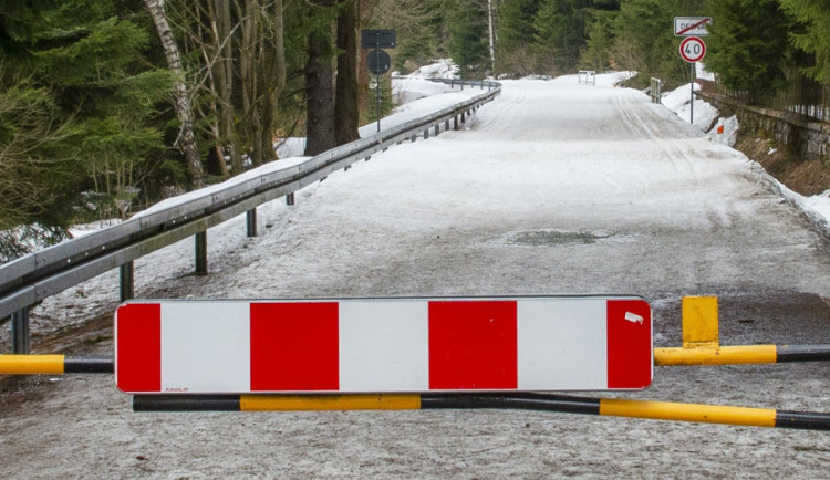 Silnice ze Souše na Smědavu bude od 17. listopadu opět na zimu uzavřena