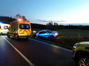 U Krásného Lesa havaroval autobus. Pět lidí utrpělo zranění
