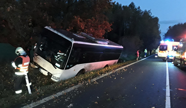 Nehoda u Krásného Lesa.