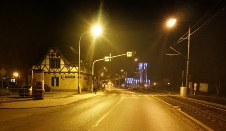 Zdánlivě dobře nasvícený přechod pro chodce může být za snížené viditelnosti rizikem