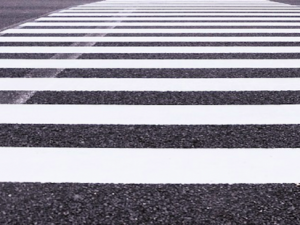 Rychlé řidiče u školy v Raspenavě bude zpomalovat semafor a nové prvky