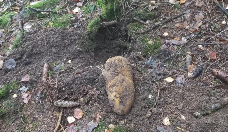 Hledač našel v lese na Frýdlantsku protitankovou střelu z války