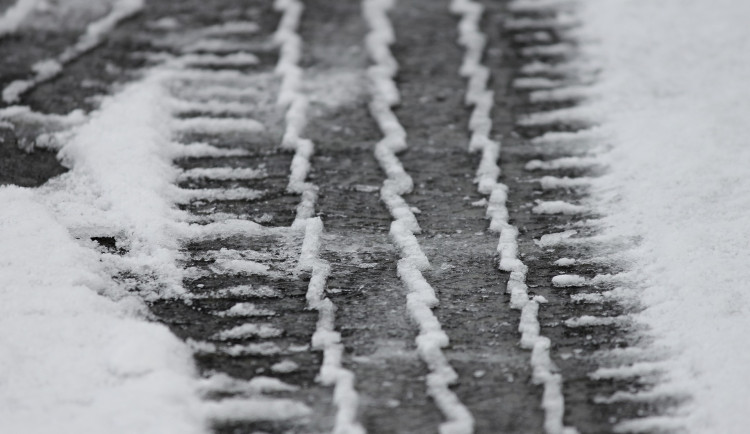 Silničáři odvolali uzavírku trasy z Tanvaldu na Harrachov. Nesněží