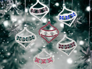 (NE)OBYČEJNÍ: Šperky z křišťálu zdobí ženy z celého světa, letos nápad z Jablonce září i na vánočních stromcích