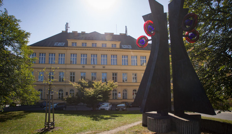 Jablonec připravuje nákladnou výměnu oken na uměleckoprůmyslové škole