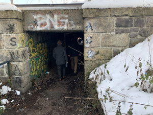 Začíná oprava propustku u arény. Stane se z něj široký podchod, hotovo má být za rok a půl