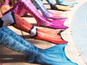 Dívky se mohou v Liberci stát mořskou pannou. Snakesub nabízí plavání v originálních kostýmech