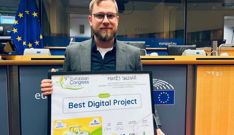 Robot Franta dobývá Evropu. Mladý český farmář oslnil umělou inteligencí ve skleníku