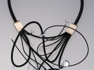 Šperkaři spojili síly s AI. Osobitou tvorbu představují v muzeu