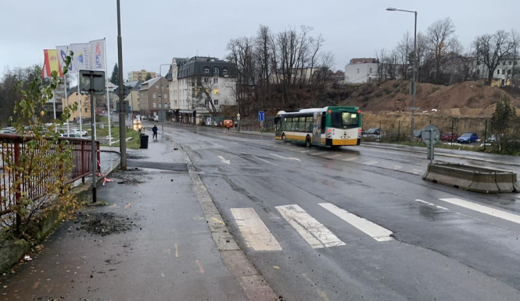 Opravovaná Sokolská ulice v centru Liberce je průjezdná. Práce začnou opět na jaře