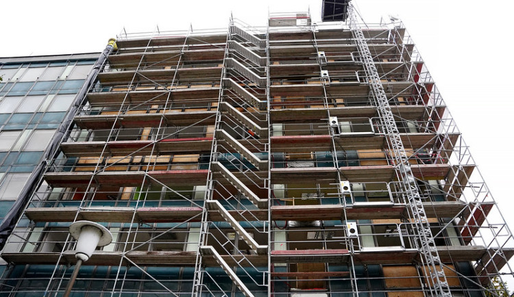 Rekonstruovaná budova Uranu.