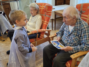 Děti ze souboru Korálek potěšily seniory v domově v Českém Dubu