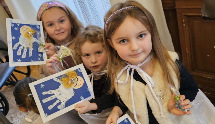 Vánoční setkání dětí a seniorů v Českém Dubu  už má letitou tradici.