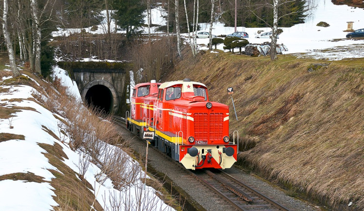 Nostalgické jízdy na zubačce.