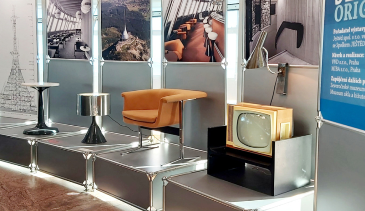 Vánoční výlet na Ještěd? Ve vstupní hale vystavují původní zařízení hotelu