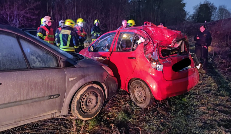 Silnice v Libereckém kraji pokryla ledovka. Hodně se bouralo