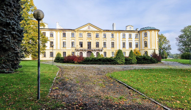 Liberecký kraj chce jednat s Karlovou univerzitou o zámku v Zahrádkách