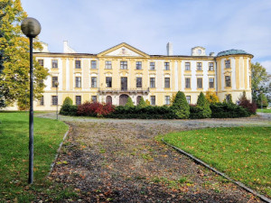 Liberecký kraj chce jednat s Karlovou univerzitou o zámku v Zahrádkách