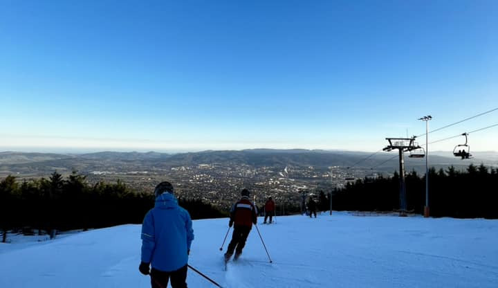 Většina skiareálů v Libereckém kraji je i přes oblevu v částečném provozu