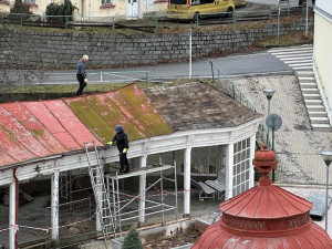 V Libverdě probíhá renovace lázeňské kolonády. Dosloužilou konstrukci nahradí nová