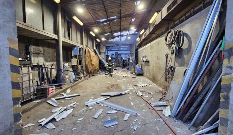 Vybuchlý skladovací prostor.