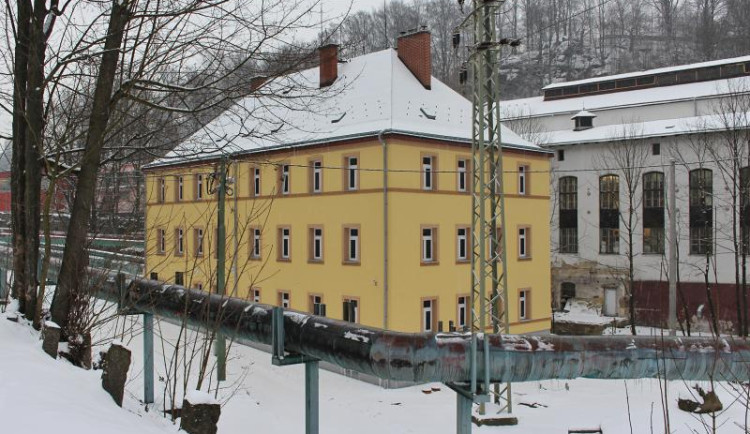 V Jablonci mohou lidé bez domova přečkat chladné noci na horkých židlích