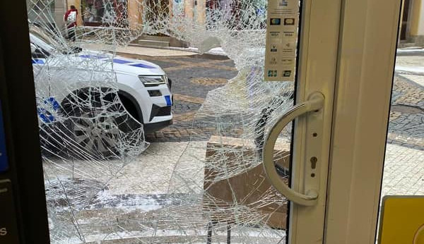 Ranní běh s alkoholem po kapsách se nevyplatil muži na Jablonecku, skončil v řece