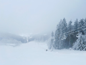 Na Ještědu se otevřou sjezdovky na Pláních. Skiareál láká na vynikající sněhové podmínky