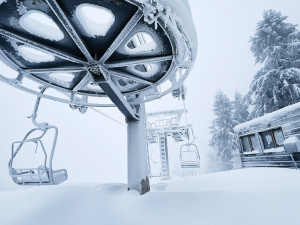 Na Ještědu se otevřou sjezdovky na Pláních. Skiareál láká na vynikající sněhové podmínky