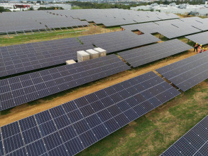 V Liberci vyrostla největší fotovoltaika v kraji. Elektrárna v areálu Densa je větší než dvě fotbalová hřiště