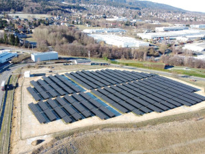 V Liberci vyrostla největší fotovoltaika v kraji. Elektrárna v areálu Densa je větší než dvě fotbalová hřiště