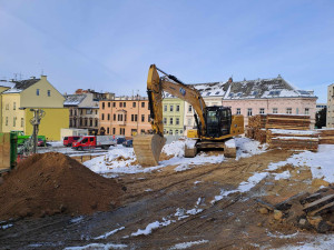 Na stavbě nového pavilonu nemocnice se objeví jeřáby. Provoz heliportu neomezí