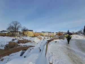 Na stavbě nového pavilonu nemocnice se objeví jeřáby. Provoz heliportu neomezí