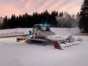 Skvělé podmínky. Zima lyžování přeje, areály v Libereckém kraji rozšiřují nabídku