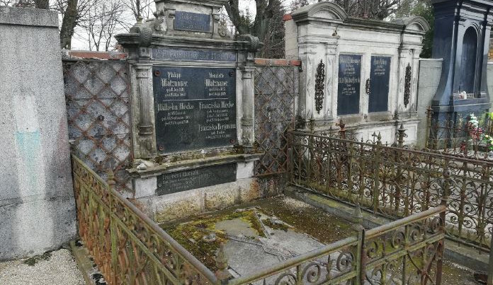 Německé hrobky na frýdlantském hřbitově se dočkají obnovy. Opraví je město