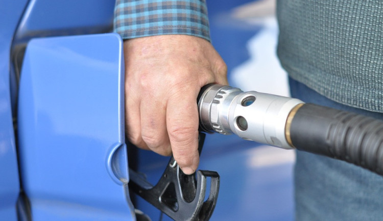 Benzin i nafta v Libereckém kraji dál zdražují, ceny za litr překročily 36 korun