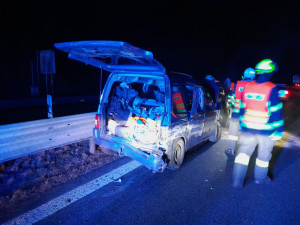 Ráno plné nehod. V průběhu dvou hodin vyjeli hasiči pomáhat šestkrát