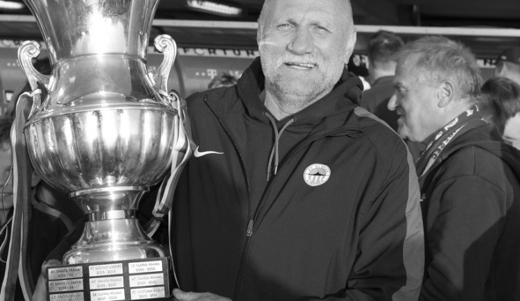 Zemřel dlouholetý týmový řidič Slovanu Jiří Štěch. Na populárního Dědu zavzpomínala řada hráčů