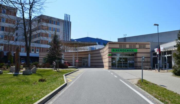 Na interně a ortopedii v nemocnici v Jablonci jsou zakázané návštěvy