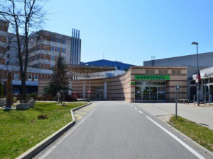 Na interně a ortopedii v nemocnici v Jablonci jsou zakázané návštěvy