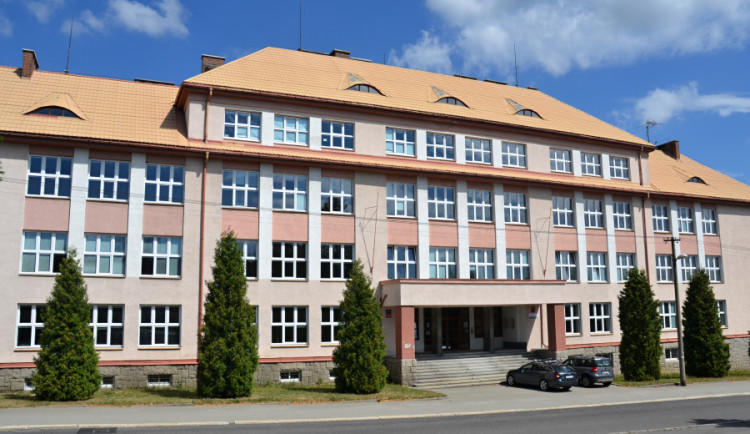 Gymnázium Jeronýmova je jednou ze škol, kde bude také konkurz.